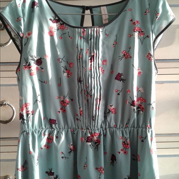 Dress - Picture 2 of 4